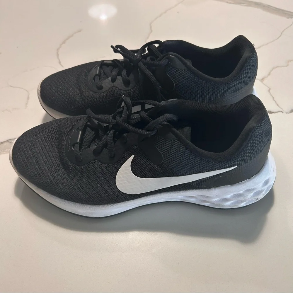 Nike Revolution 6 Shoes Womens Size 8 Black White Running Training Sneakers